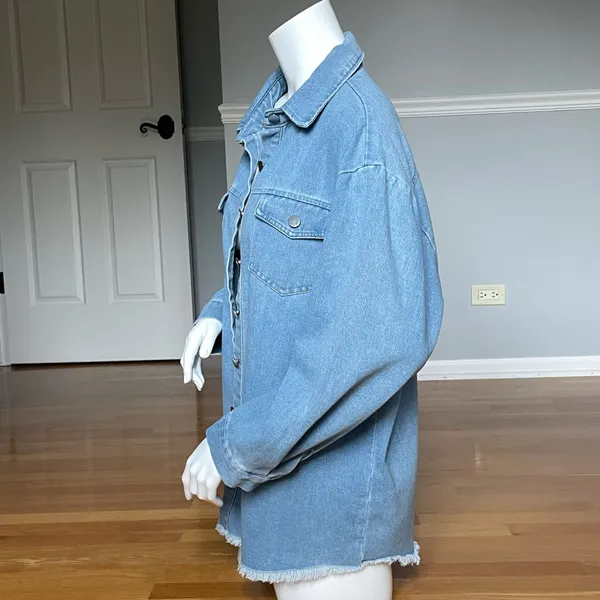 Women’s Oversized Denim Shacket Shirt Jacket Light Wash Frayed Hem Size M - Image 3
