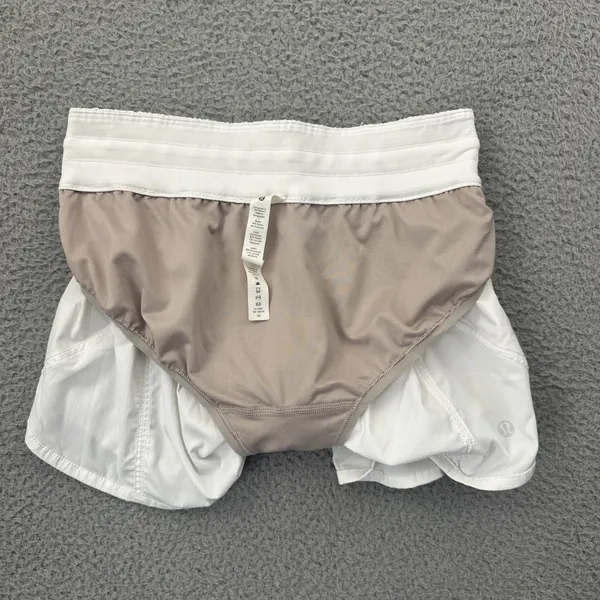 Lululemon Tracker Shorts Low Rise 4" White Athletic Athleisure Women's 6 - Image 4