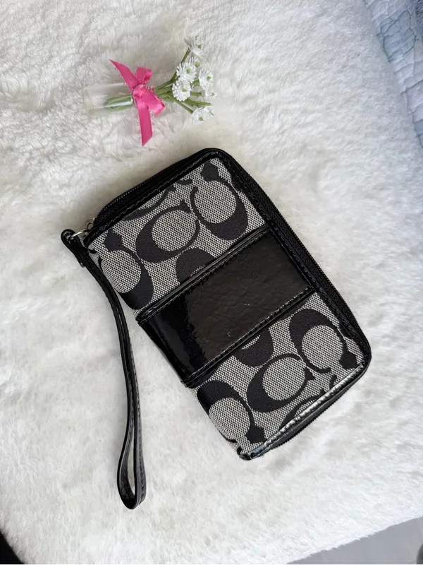 Vintage Coach Zip Around Wristlet - Image 3