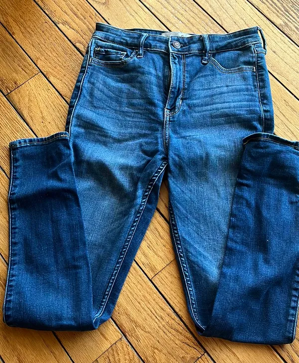 Hollister High Rise Super Skinny Denim - Image 6