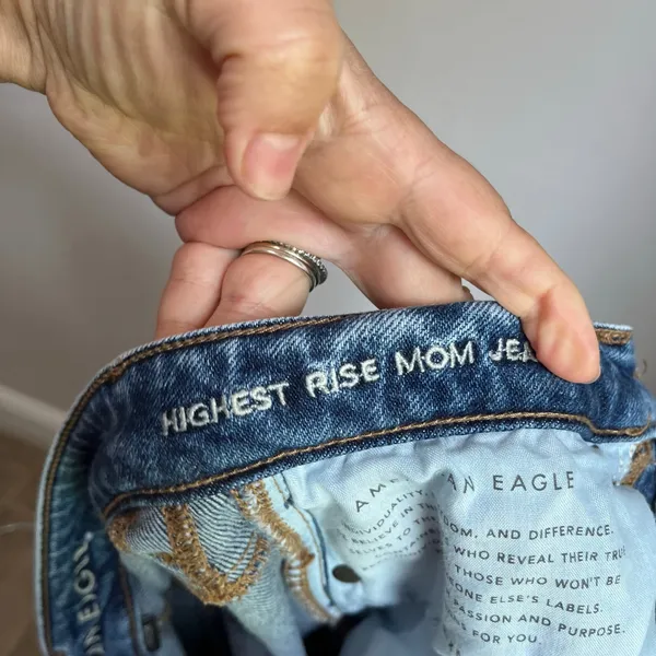 American Eagle Highest‎ Rise Mom Straight Leg Women's Blue Jeans Size 8 - Image 5