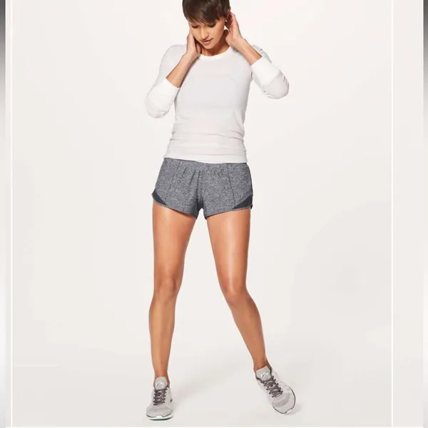 Lululemon Hotty Hot Short II 2.5" Heather Lux Multi Black Heathered Black Size 8 - Image 2