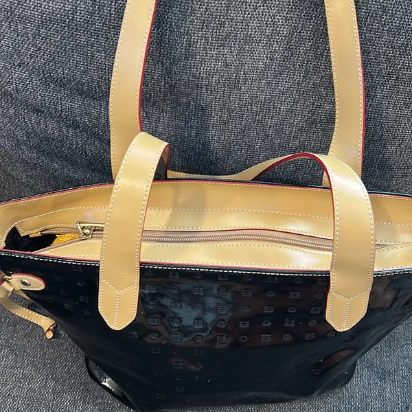 Arcadia Black and Tan Women's Tote Bag - Image 2
