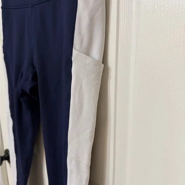 FABLETICS On-The-Go PowerHold High-Waisted pocket Legging navy white large‎ - Image 3