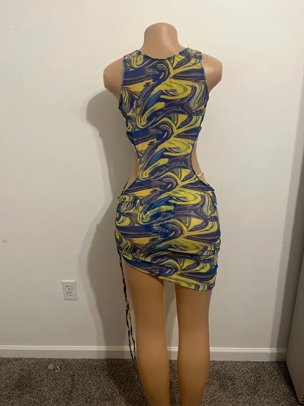Potpot Eye-catching dress with a swirl pattern. Features bold cutouts and a halter neck design. Perfect for a night out. Two-piece bra and dress no underwear - Image 6