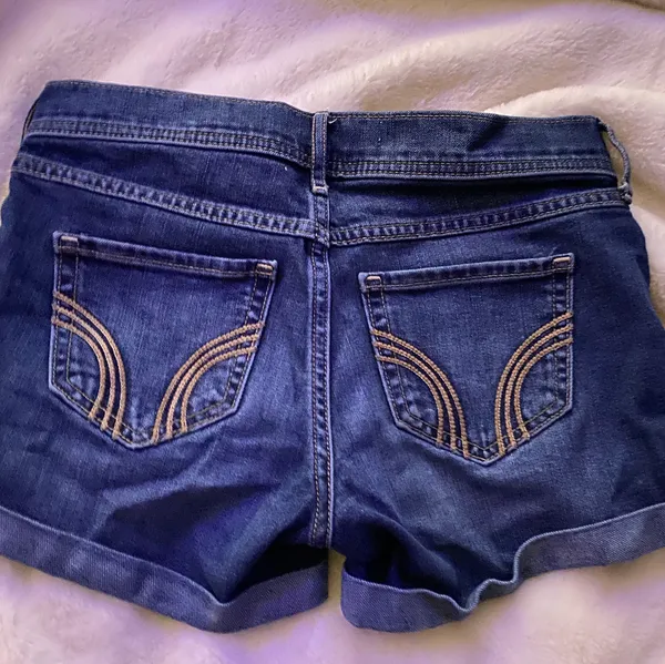 Hollister Midi Denim Shorts - Image 2
