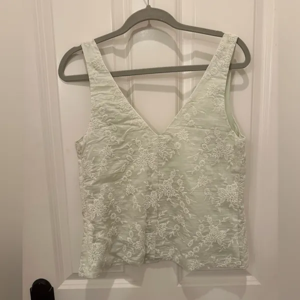 Elegant Lace Embroidered Tank Top Green Size M - Image 2