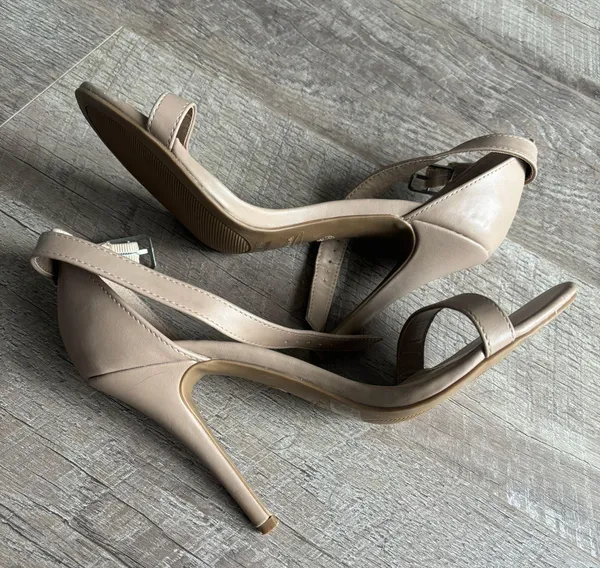Nude Heels Tan Size 8 - Image 5