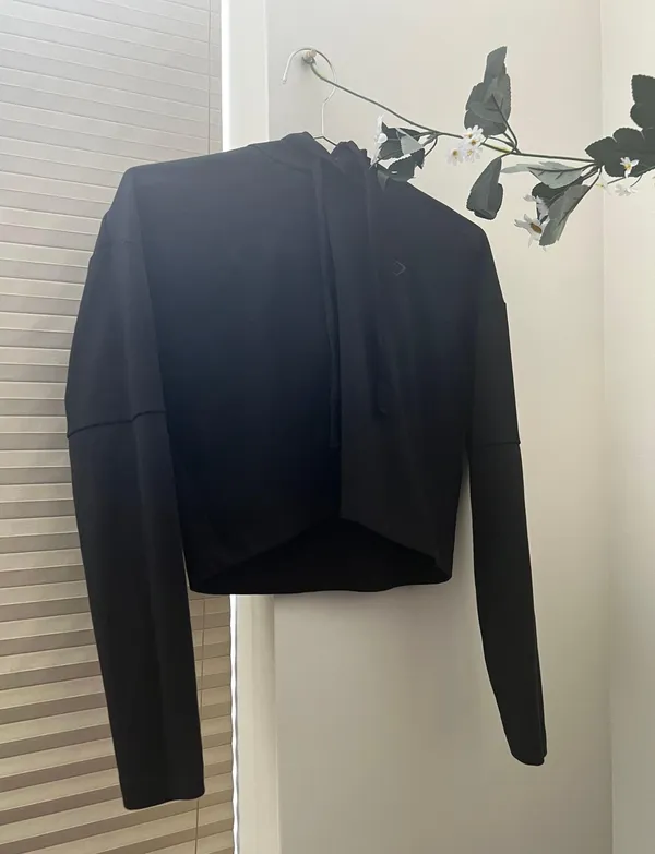 Gymshark Cropped Hoodie - Image 3