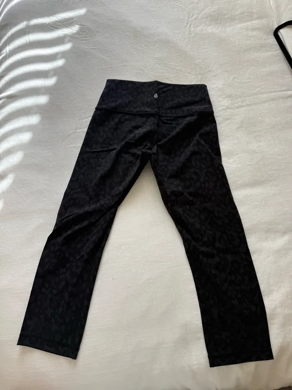 Lululemon Leggings 21' Crop - Image 2