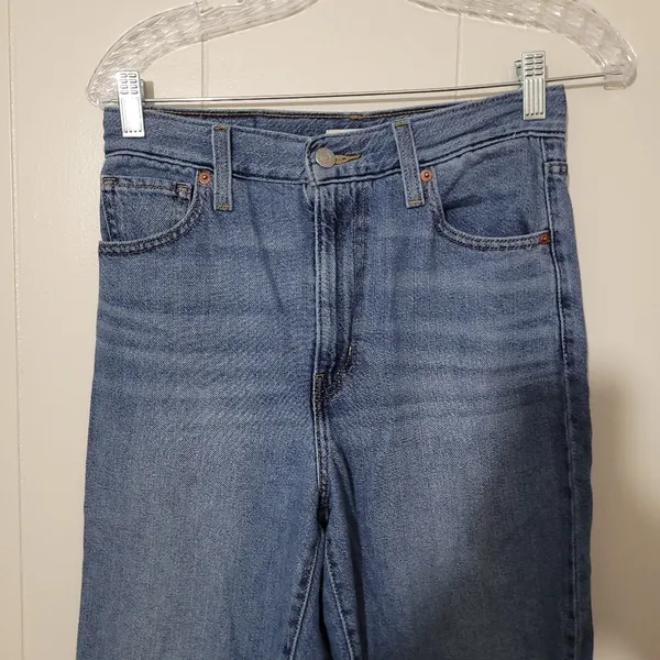 Levi’s High Waisted Mom Jeans Light Wash Blue Women’s Size 26 - Image 2