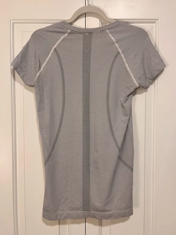 Lululemon Swiftly Tech Short Sleeve - Image 3