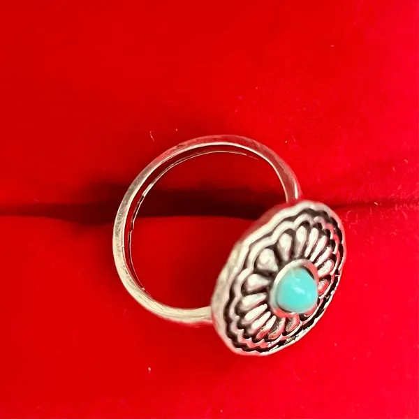 Western Concho Flower Turquoise Ring Silver Tone Size 6 - Image 3