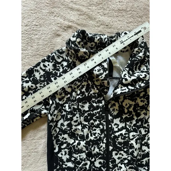 Lululemon Womens Cozy Cuddle Up Jacket Fleur Sombre White Black Fleece Sz 2 - Image 10