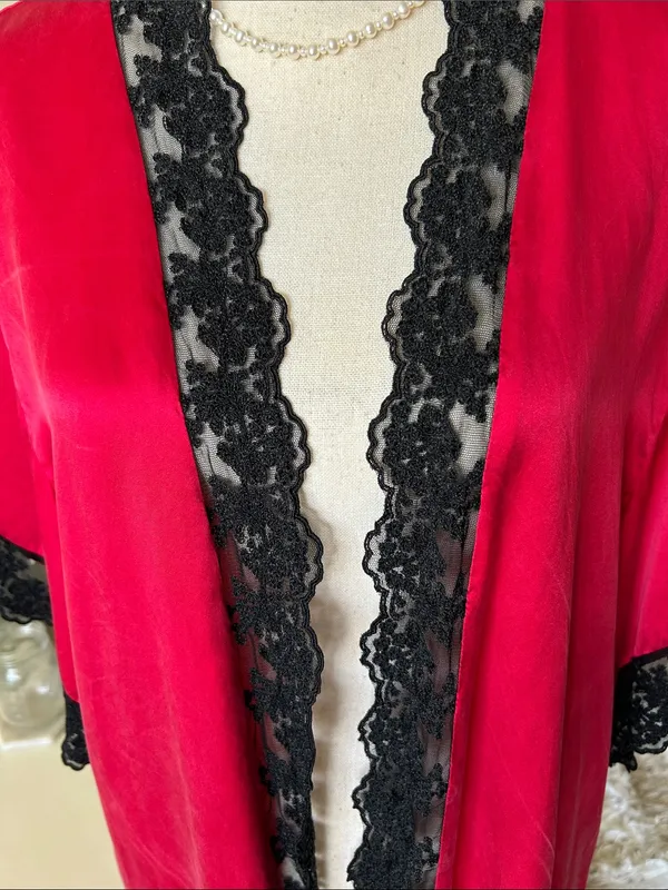 Victoria secret Vtg 80’s red silk blk lace trim short robe OS - Image 2