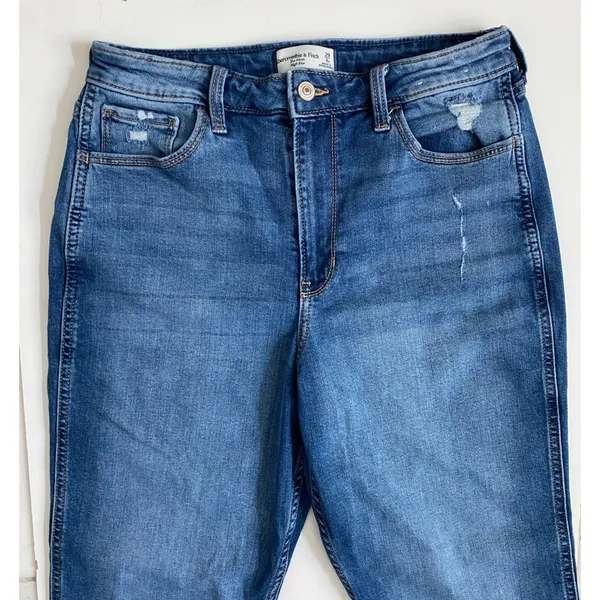 Abercrombie & Fitch The Mom‎ High Rise Jeans Medium Wash Distressed Size 29/8R - Image 3