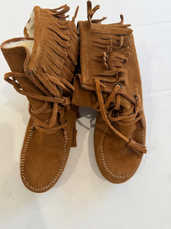 Minnetonka Boots Women’s - Image 9