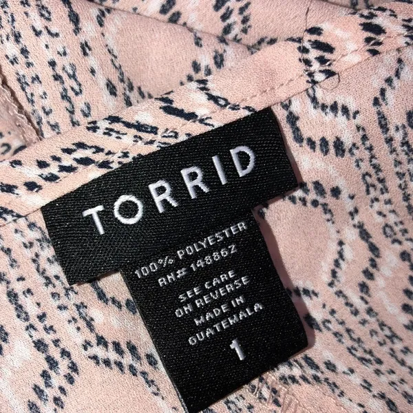 Torrid size 1X pink modern print top - Image 4