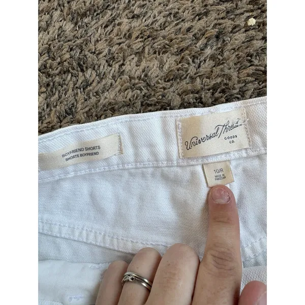 Universal Threads Women's White Denim Boyfriend Shorts 10R Mid Rise Pockets - Image 2