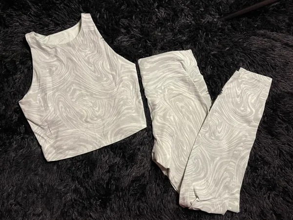 Old Navy Active Set - Image 2