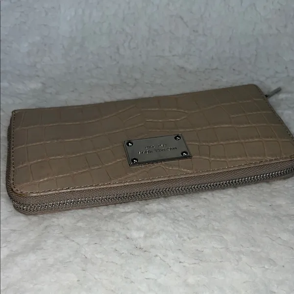 Michael‎ Kors Tan Crocodile-Embossed Wallet Luxurious Design - Image 8