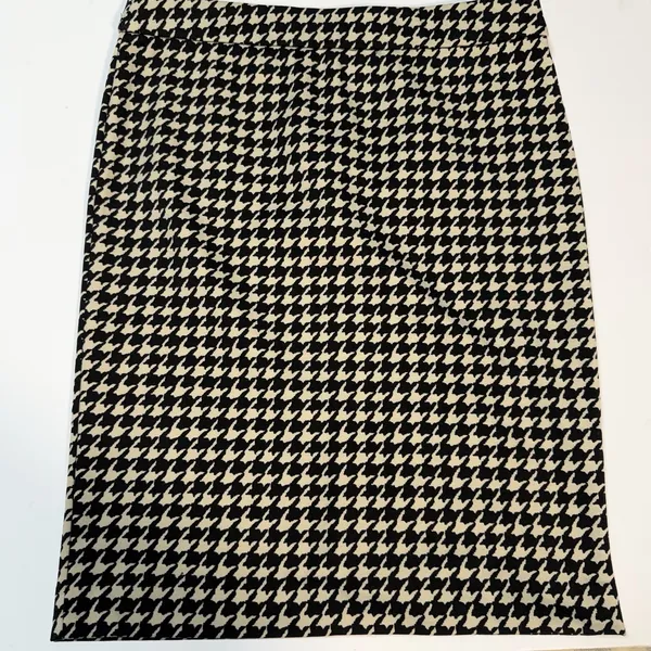 ELLE Houndstooth Knit Pencil Skirt Black/Beige High Rise Knee Pull On 6 - Image 5