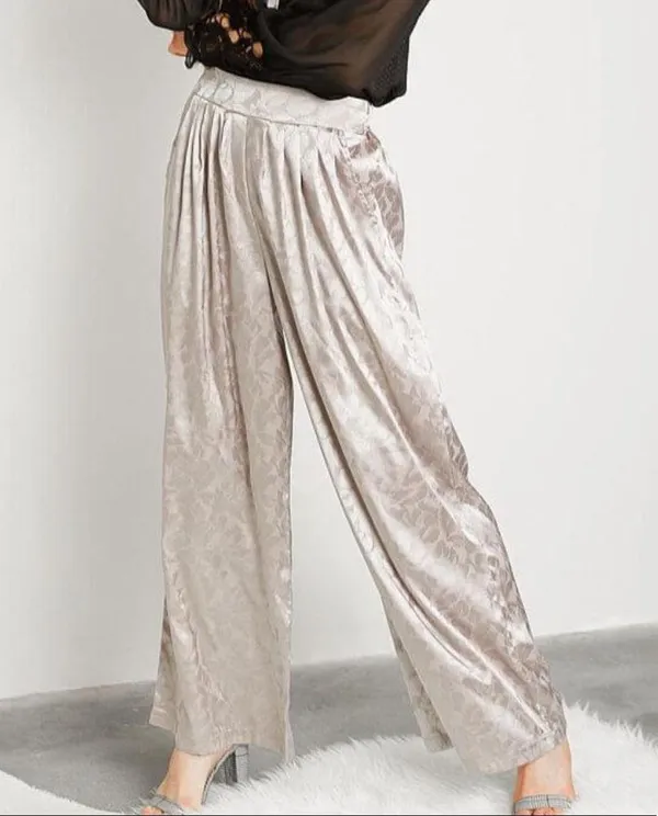 Gimmicks by BKE satin wide leg printed pant gray/silver size M NWT - Image 2