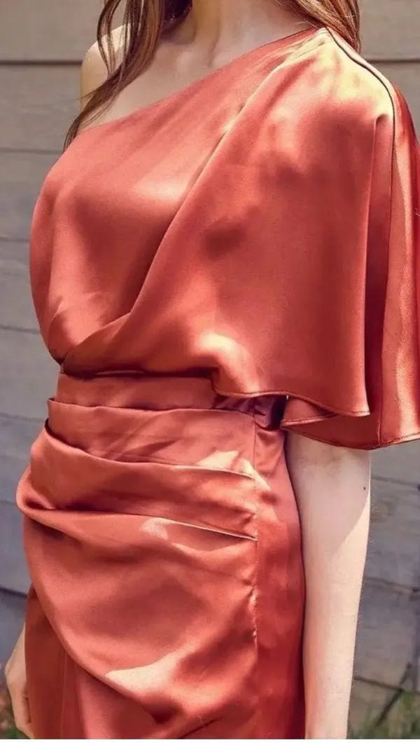 Red Dress Boutique Boutique One Shoulder Satin Auburn Dress - Image 3