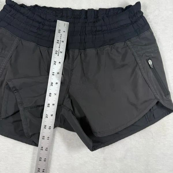 Lululemon Tracker Short V Black Athletic Running Shorts Size 6 Smocked‎ Waist - Image 4