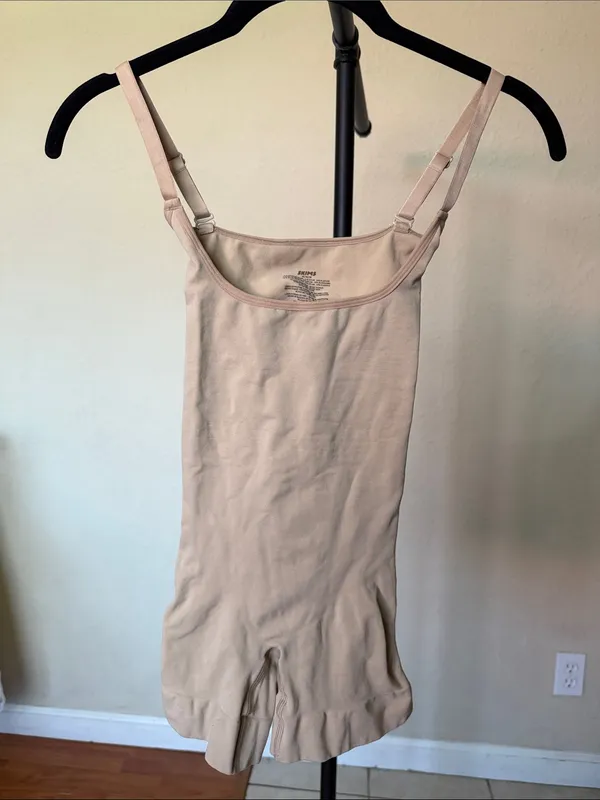 SKIMS Seamless Sculpt Open Bust Shortie Bodysuit NWOT size M - Image 6