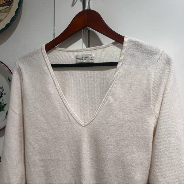 Abercrombie and Fitch V Neck Knit Bodysuit - Image 4