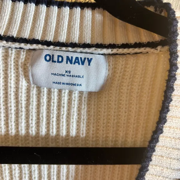 Old Navy Cream and Black Cardigan Sweater with V-Neck and Textured Knit - Image 2