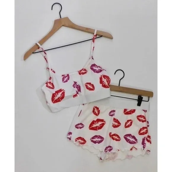 NEW!! HOT LIPS Lipstick Kiss Cropped Loungewear Two‎ Piece Set Top Shorts Small - Image 3