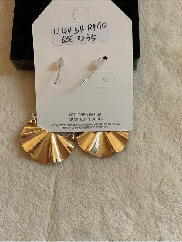 Pomina Silver Textured Fan Dangle Earrings - Image 4