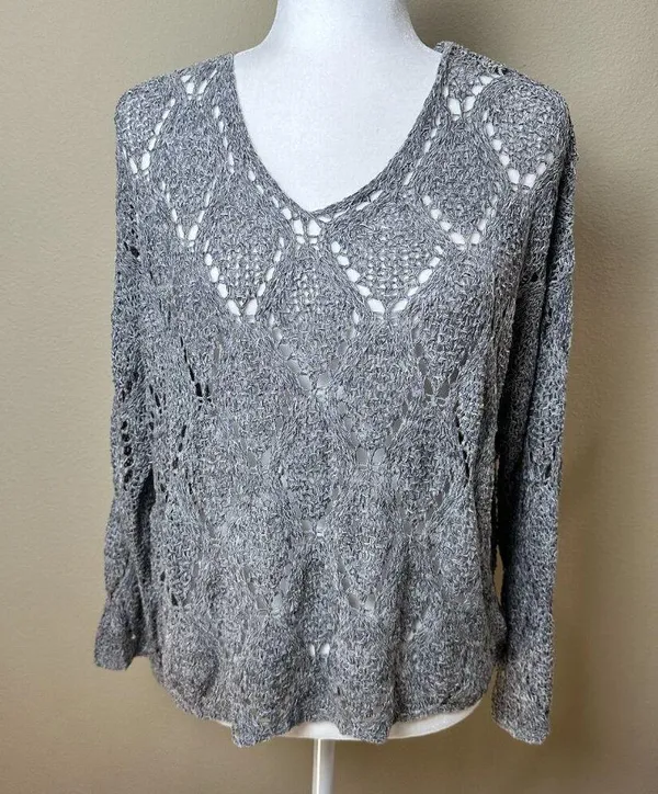 NWT VERTE Boutique Open Weave Crochet Grey Knit Sweater - S/M - Image 2