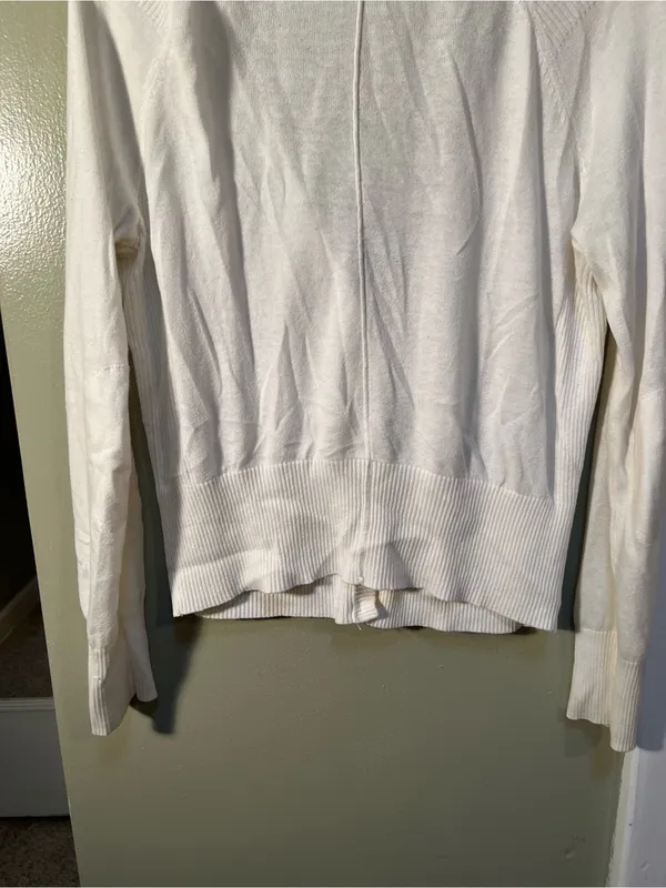 SO Women’s Size Large Cardigan Sweater Button Front V-Neck Cream White Pockets - Image 8