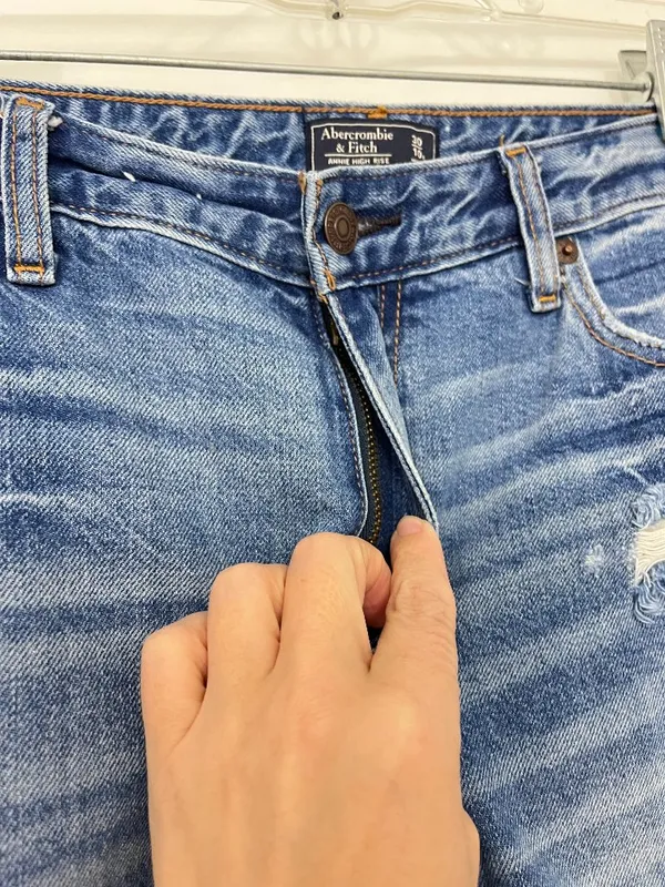 Abercrombie & Fitch Size 30 (10R) Annie High Rise Girlfriend Jeans - Image 4