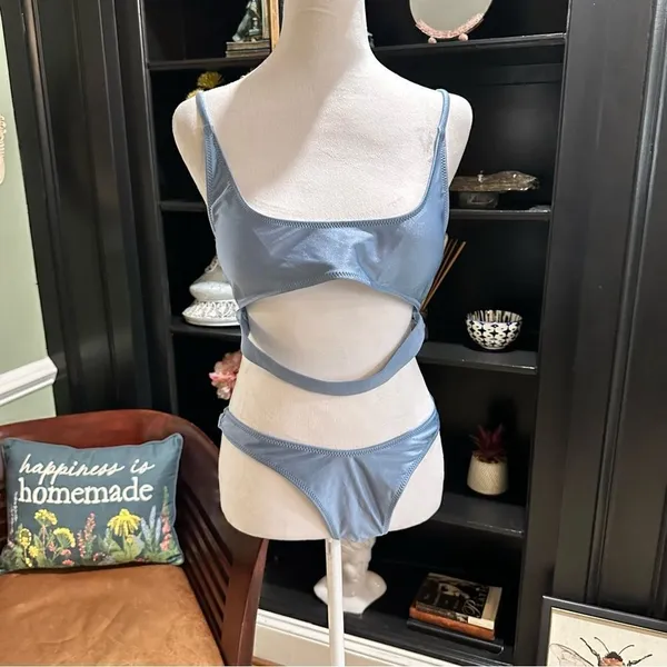 Brazilian Style Shimmery Blue Bikini Set Size Large (NWOT) - Image 4