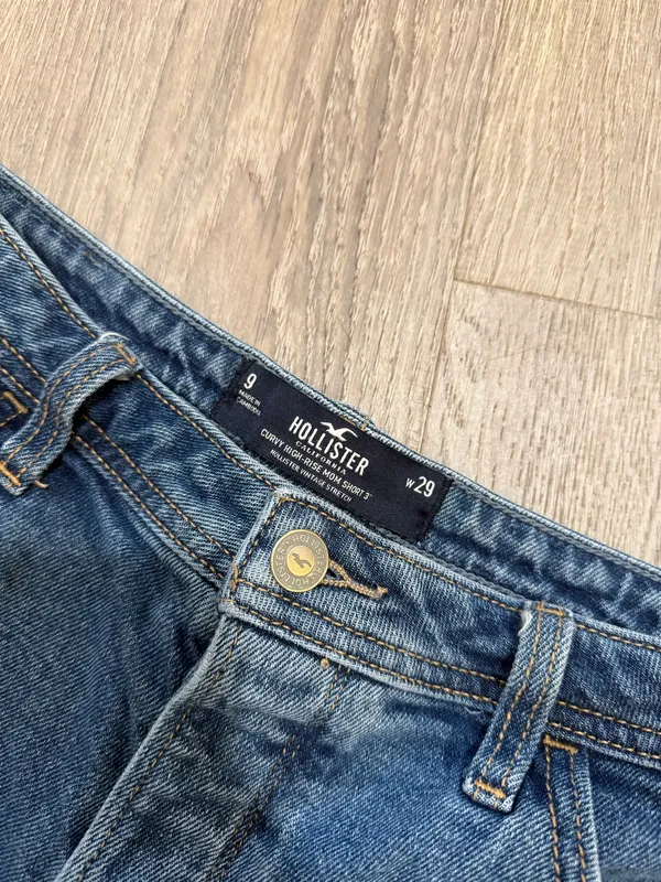 Hollister Curvy High-Rise Mom Shorts - Image 3