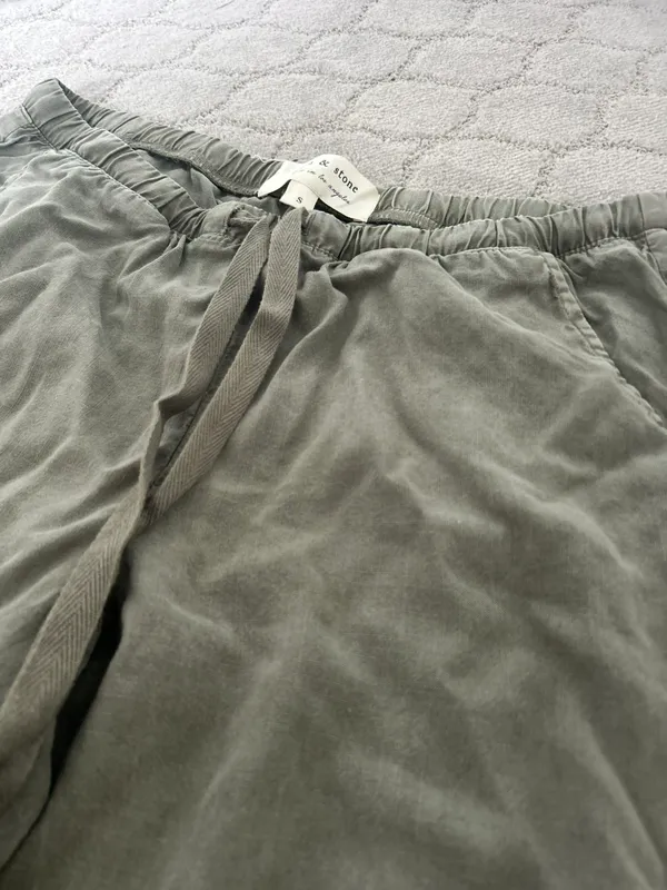 Cloth & Stone Cropped Green Linen Pants - Image 3