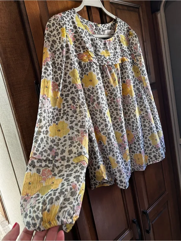 🌸Loft Chiffon Lined Floral Cheetah Pintuck Flowy Metallic Blouse Women's sz M - Image 7