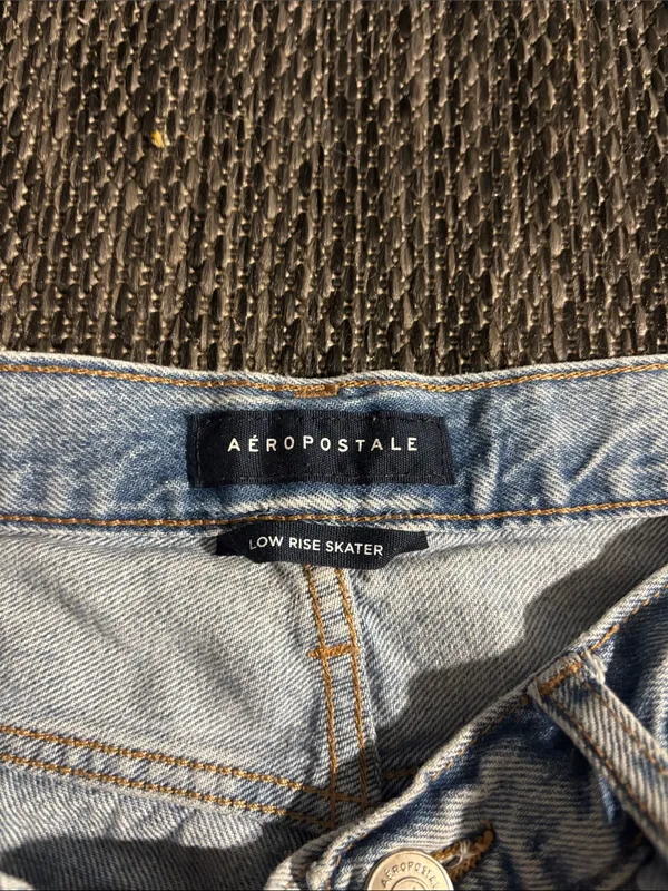 Aeropostale Jeans Low Rise Skater Straight Leg Light Wash Distressed Size 14 - Image 5