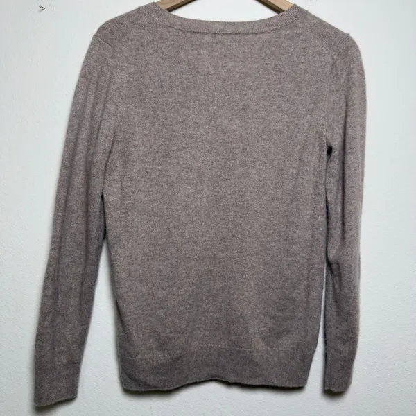 Hilary Radley‎ Womens 100% Cashmere Sweater M Taupe V-Neck Luxury Academia - Image 7