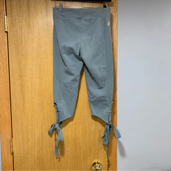 Free People Movement Turn Out Tie Crop Leggings in Green - Size Small - Image 2