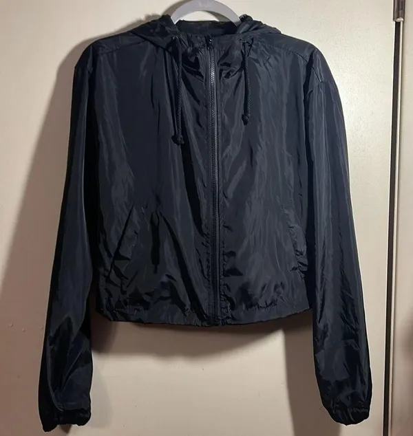 Outer Edge Cropped Blk windbreaker sz M - Image 2