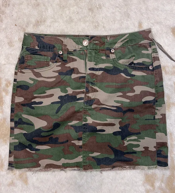Forever 21 NWT camo denim mini skirt - Image 3