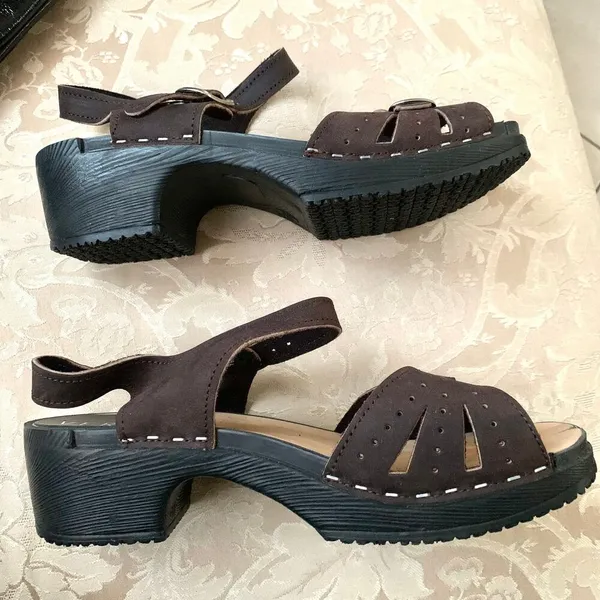 NEW VERKA Swedish Buckle Cutout Detail Leather Low Heel Clogs in Brown - Image 3