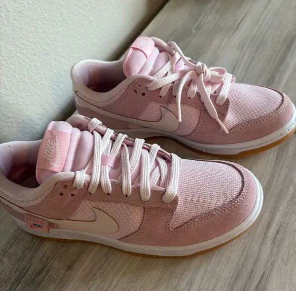 NEW Women's Nike SE panda dunks - Image 9