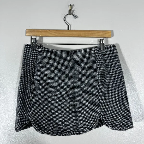 Armani Exchange Tweed Wool Blend Mini Skirt Black White Tulip Hem Size 6 - Image 4