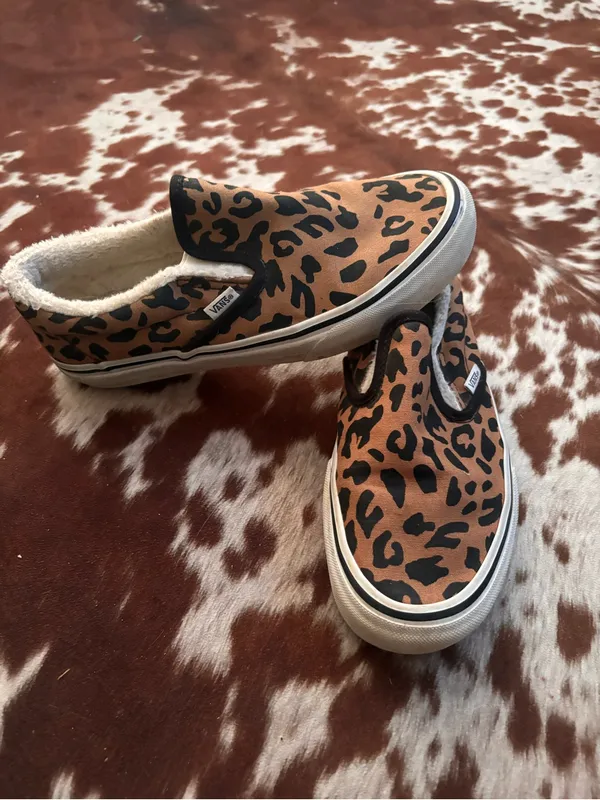Vans‎ Women's leopard Print Slip-On Sneakers - Brown/Black, fuzzy insole - Image 2